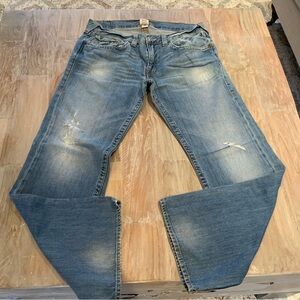 Mjen’s True Religion jeans